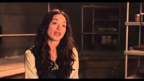 Crystal Reed talks about being back on set/ Marie-...