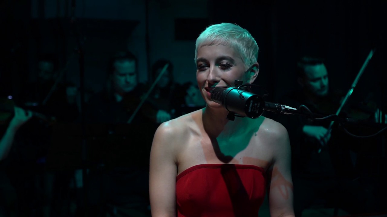 SuRie - Sometimes It Snows In April (Live)