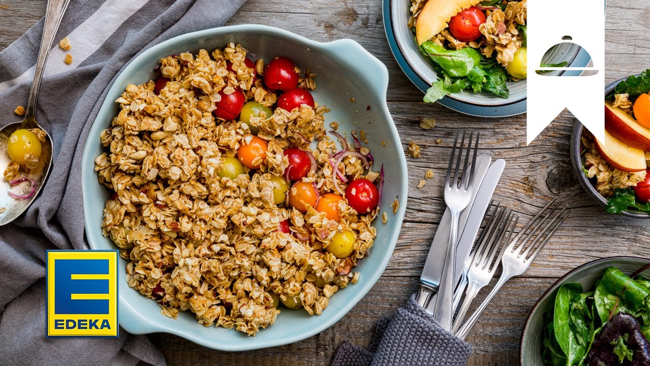 TomatenParmesanCrumble Rezept I Herzhafter Crumble mit Salat I EDEKA