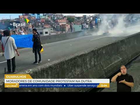 SP | Moradores da favela do Sata protestam na Dutra