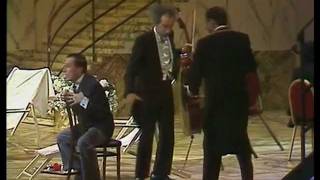 Play video: Les Brigands d'Offenbach - Bernard Pisani (rôle du Caissier)