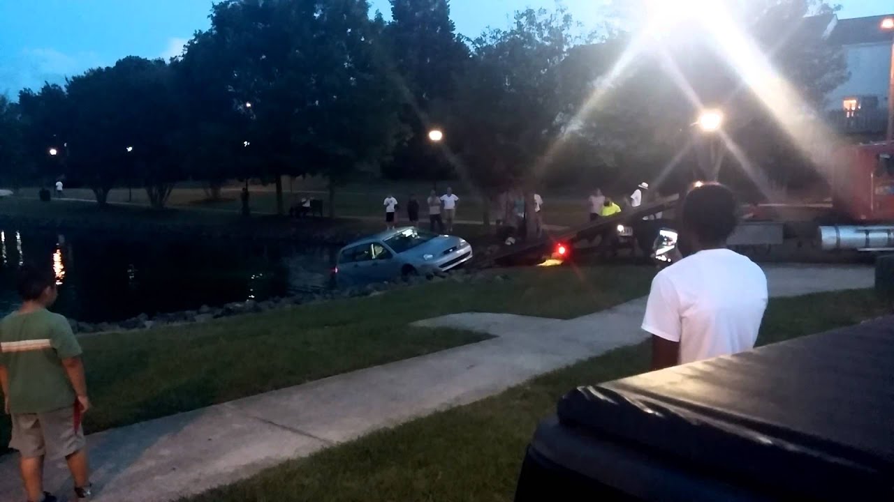 Car in the lake. Pineville,nc.(2) YouTube