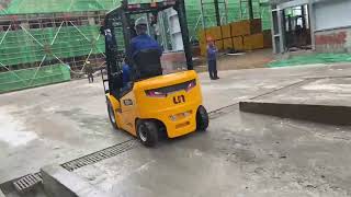 UN V Series Li-ion Forklift by UN FORKLIFT 147 views 1 year ago 19 seconds