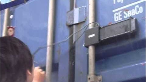 Container tracker installation