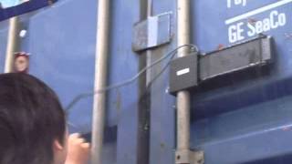 Container tracker installation