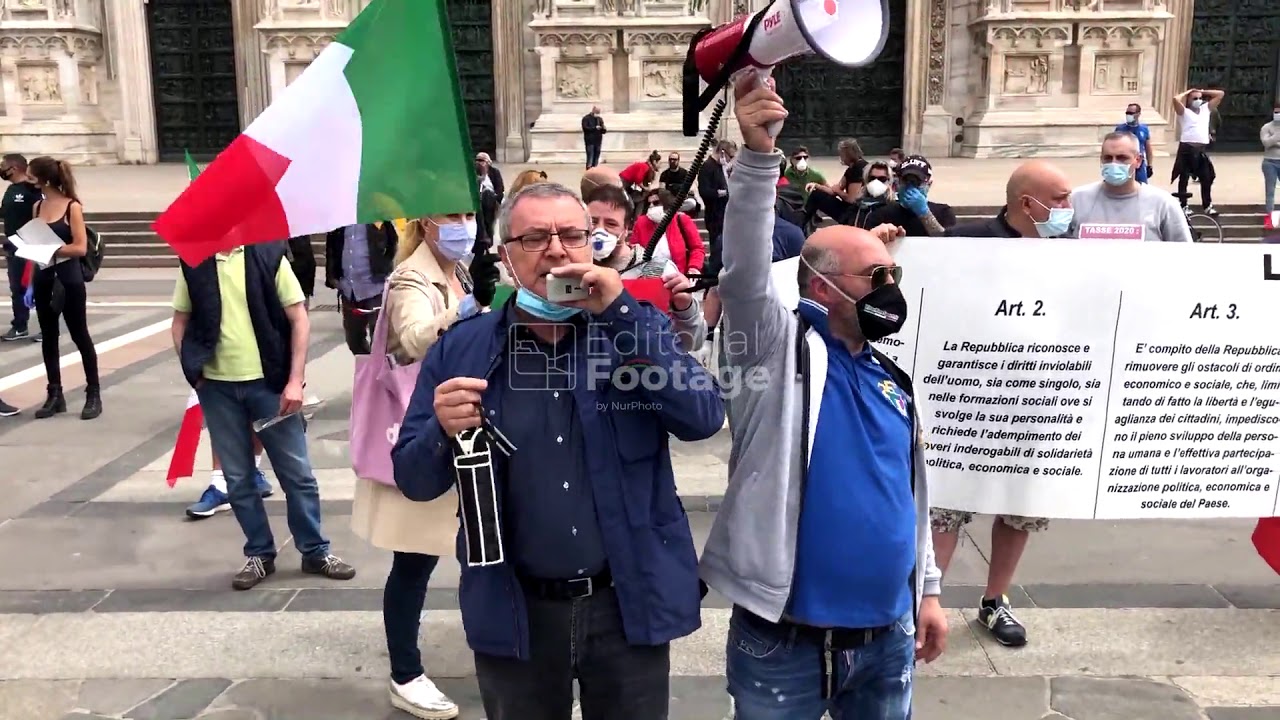 Taxi Drivers' Demonstration In Piazza Duomo In Milan - YouTube