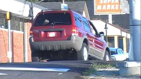 Dumb Driver Stops ON The Crossing And Leaves Car in Austell,Ga 07-23-2011