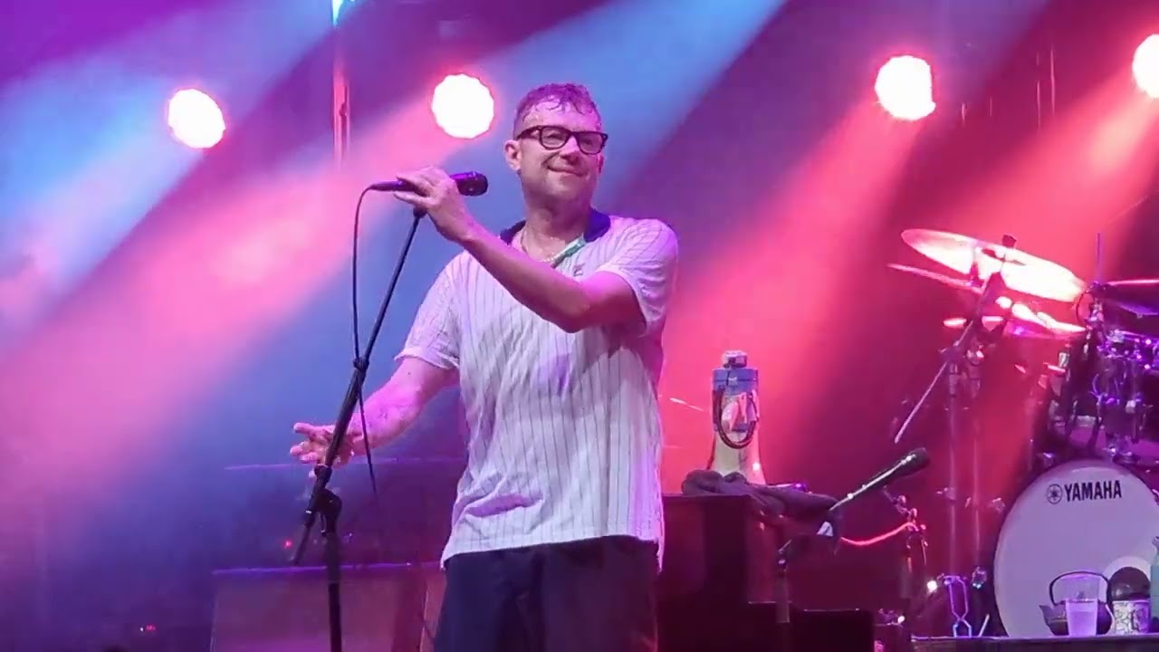 Blur - Sunday Sunday (live at Newcastle City Hall)