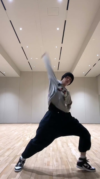 Literally became a rock 🪨 dc @ rimmeri #Tinnitus (Wanna be a rock) #shorts #투모로우바이투게더 #연준 #YEONJUN