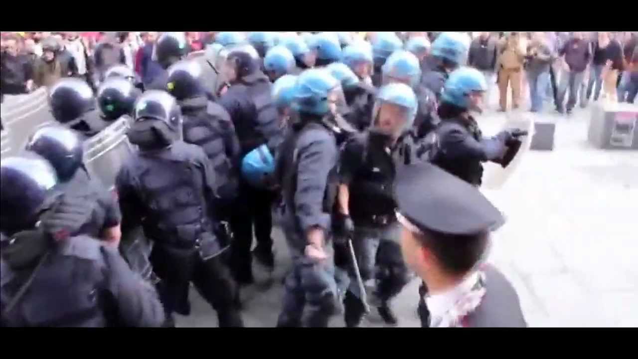 Policia de choque italiana perde controle das ruas Italy riot police ...