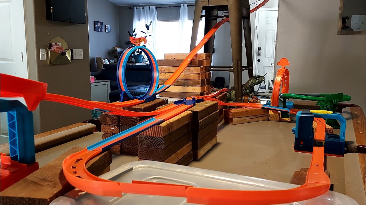 Build and Race Hot Wheels Suspension Bridge with Jurassic World Loop