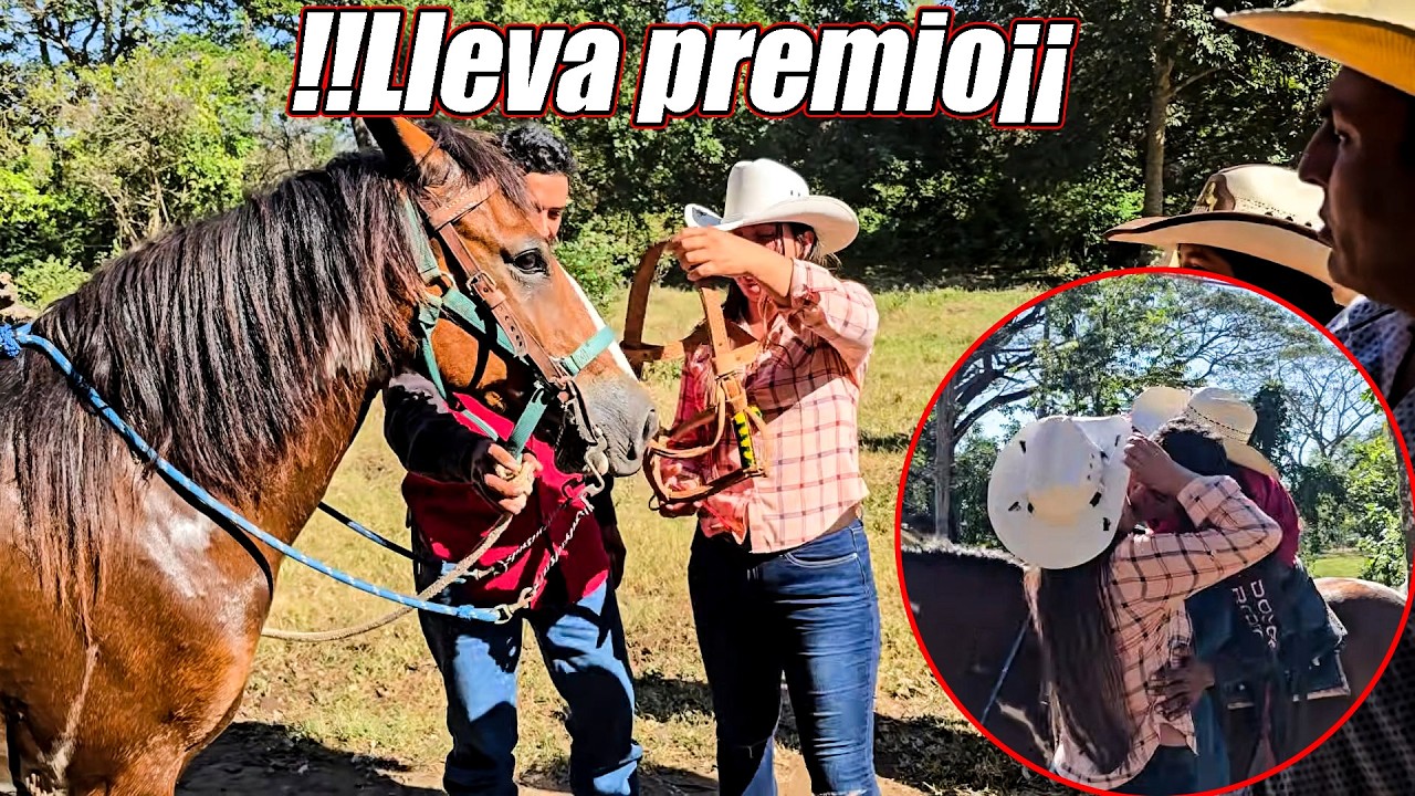 Marlene le da el beso de la suerte a Ronald😄🐴