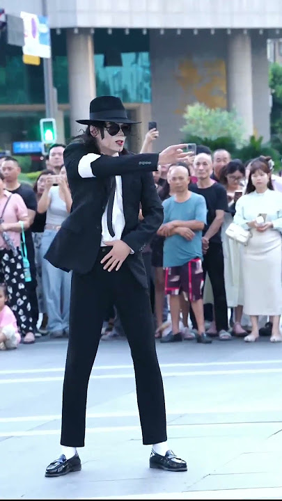 Amazing！ He back ! The King of Pop  !