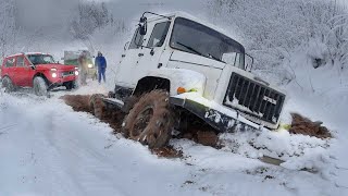 Спасаем замёрзшие внедорожники Что может off road грузовик на бездорожье.