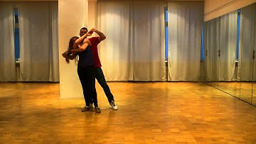 Zouk class Bremen. Intermediate.19.04.15. Two right turns on the line with head movement.