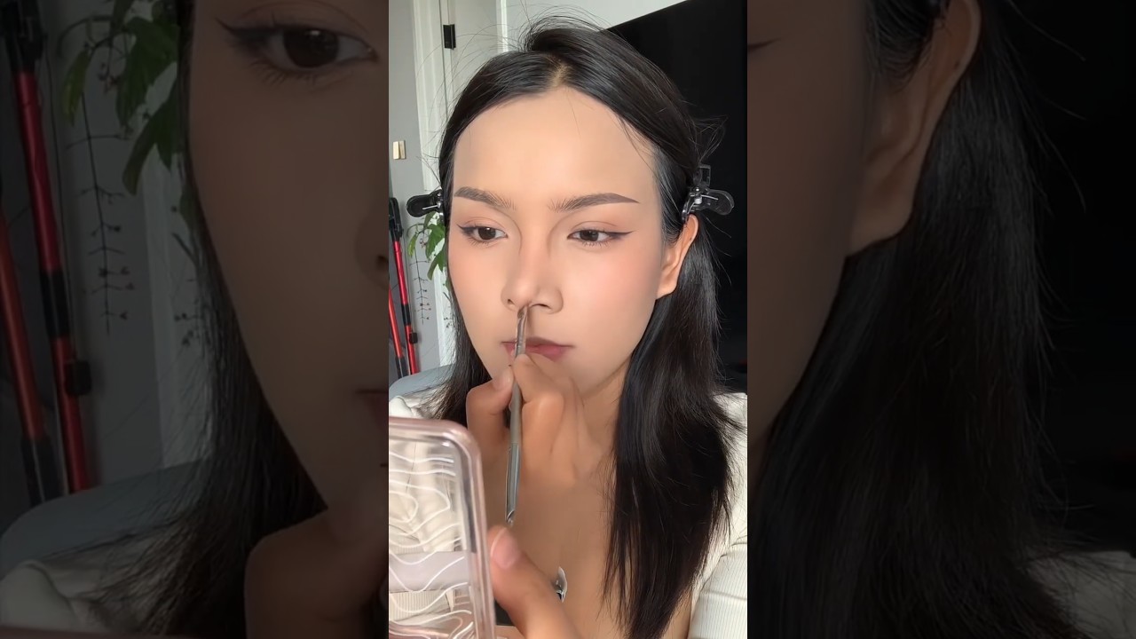 Easiest nose contouring trick, simple makeup tutorial #beauty #makeup #makeuptutorial #viral #shorts