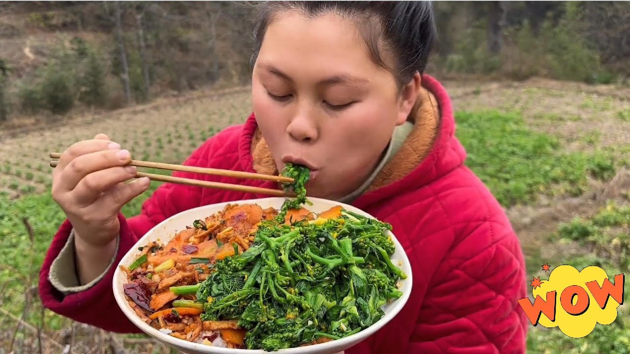 Деревенская девушка готовит лёгкое блюдо из цветной капусты и моркови в сельской местности.