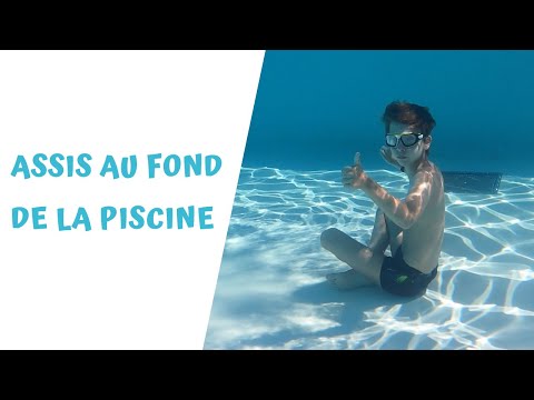 Vidéo: Assis Dans La Piscine