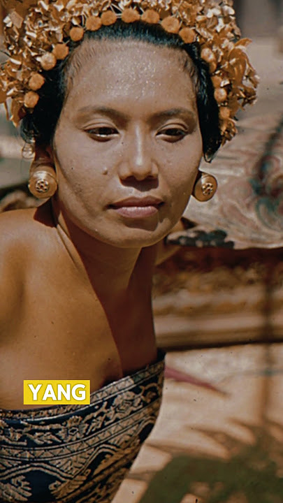 Ni Polok adalah seorang gadis Bali yang lahir pada tanggal 3 Maret 1917.