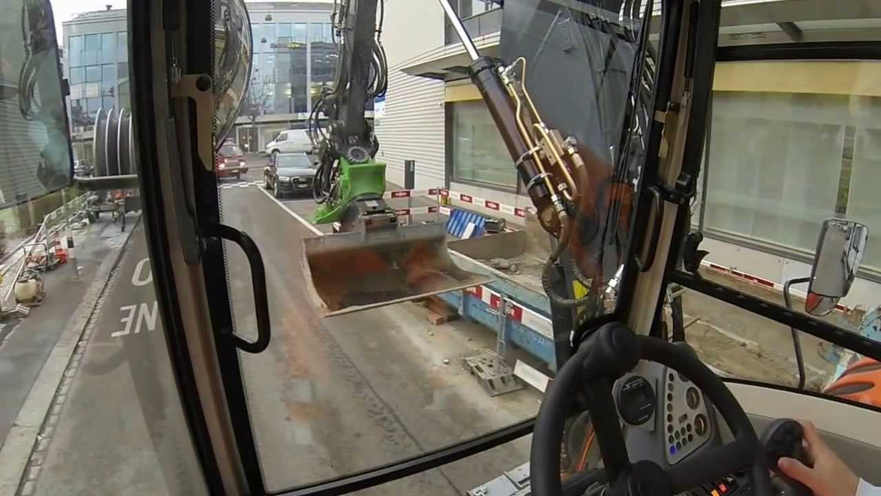 Terex TW 70 mit HKS Tiltrotator bei Verfüllarbeiten