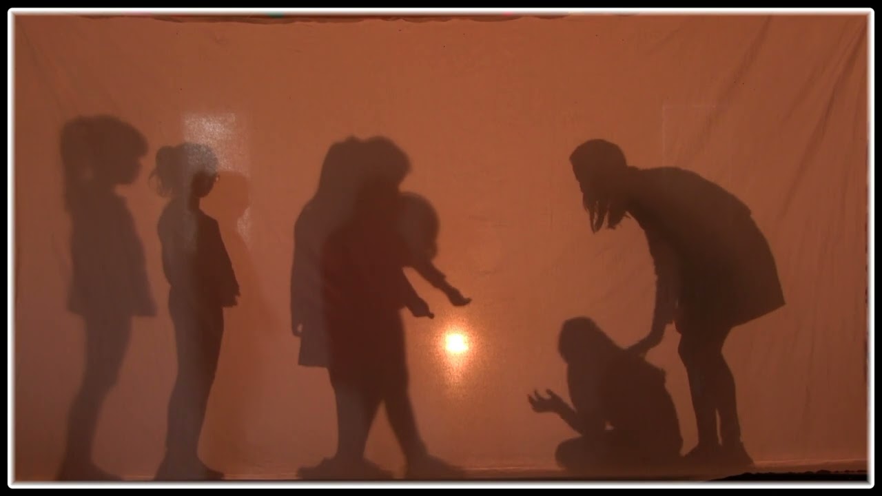 Mama, moje Slnko (Mama, Soarele meu), tieňová scénka (teatru de umbre)