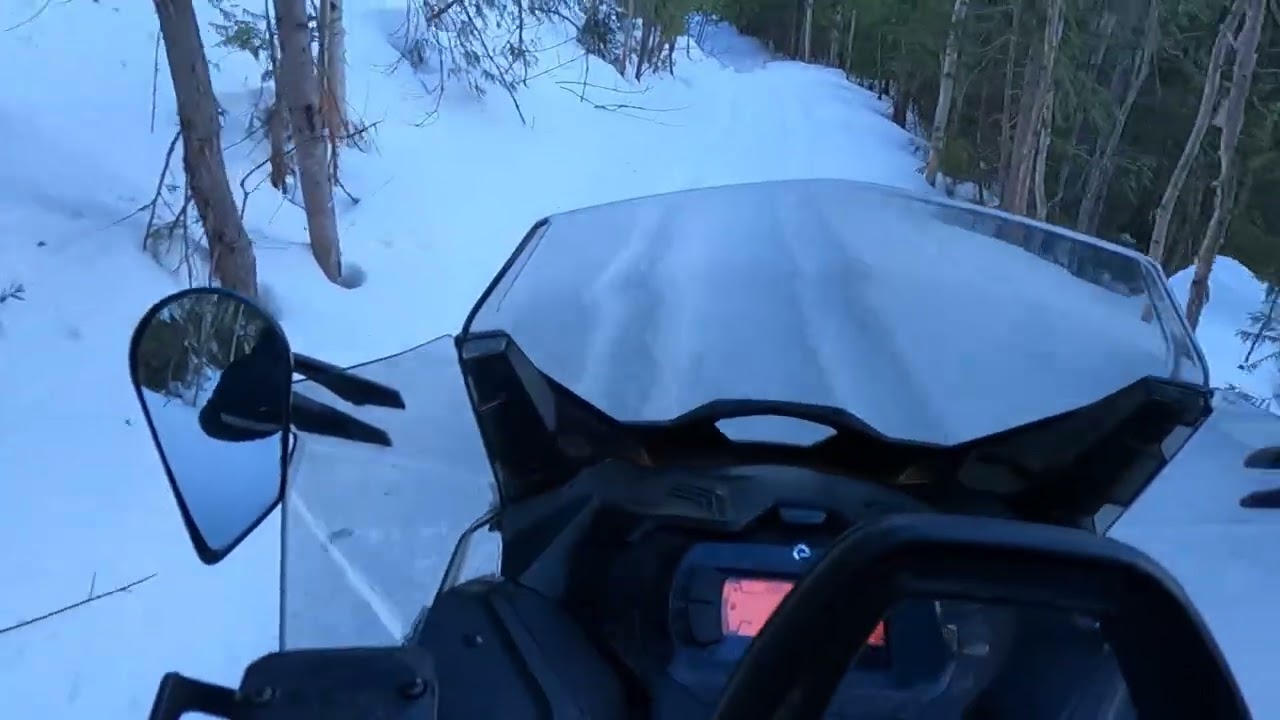 SKIDOO Descente du cotoyage du Lac Long