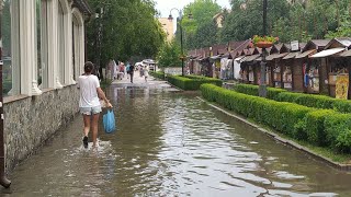 Трускавець 2023: затопило ринок, ріки на вулицях, наслідки сильного дощу у Трускавці 2 липня 2023 р.
