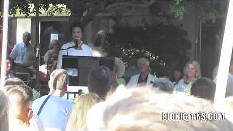 Lynda Carter Honors Lindsay Wagner 2012