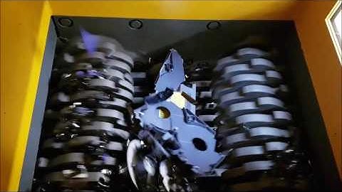 UNTHA hard drive shredder in action