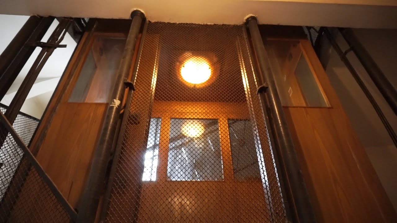 Beautiful old 1922 MOC single-speed traction elevator @ Aleje Ujazdowskie 47, Warsaw, Poland