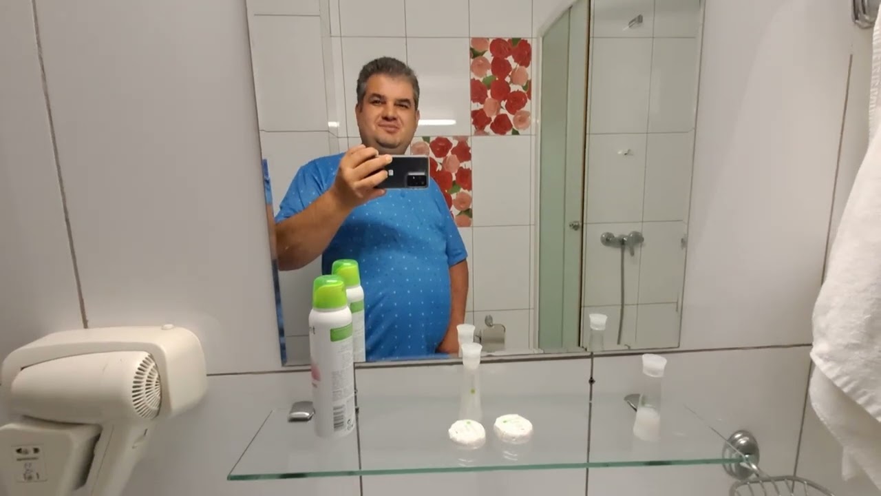 Am ajuns la cazare HOTEL ROMANTIC VĂ RECOMAND ACEST HOTEL MAMAIA NORD.