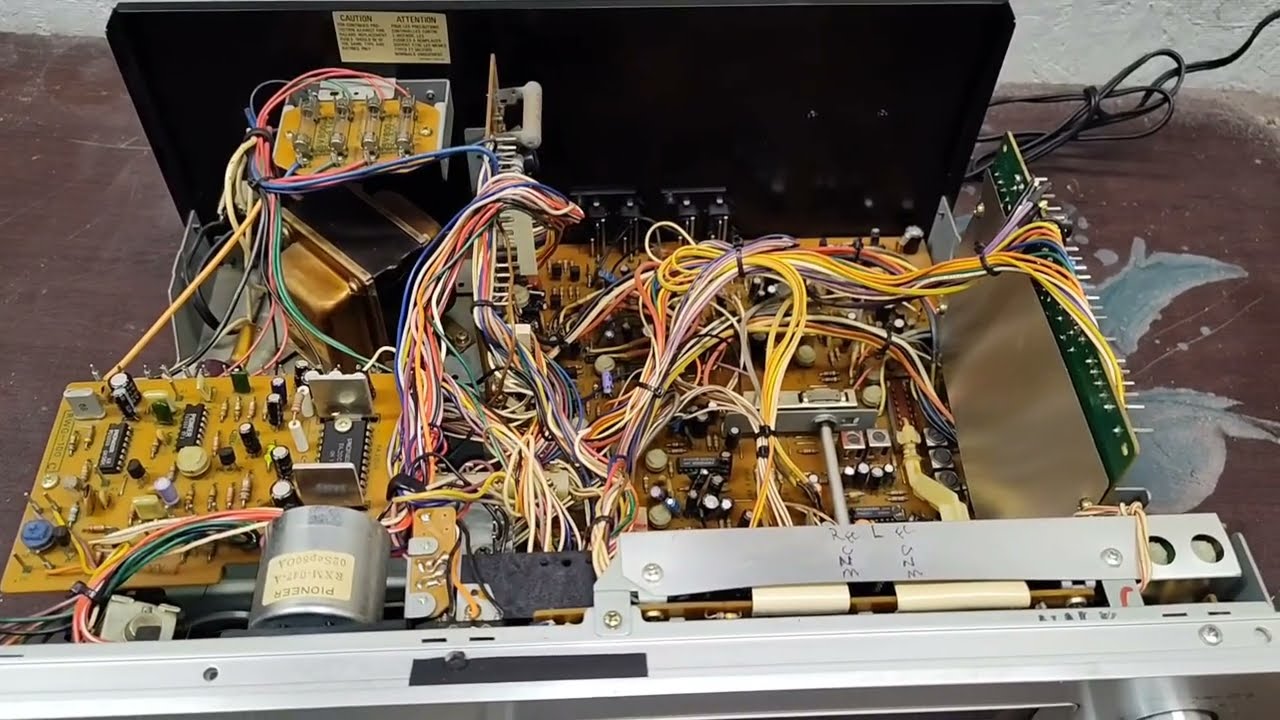 Servicing a 1980 Pioneer CT-F1250 Cassette deck. Reel table stalling. P1/?