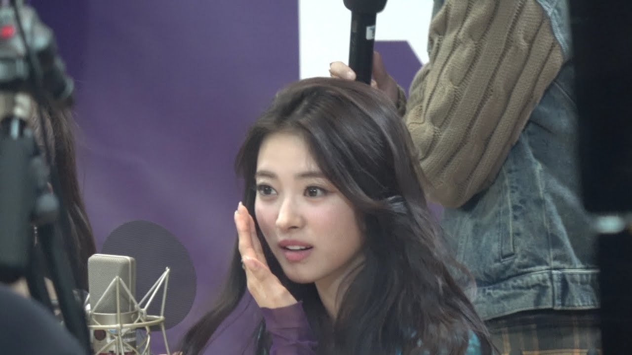 Meovv 미야오 Anna Focus at Idol Radio [4k] 11-25-2024