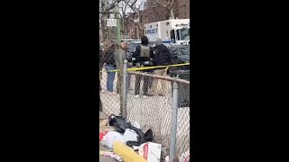 NYPD bomb squad removes suspicious package as feds search Brooklyn apartment