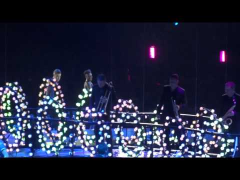 Robbie Williams - Hot Fudge (live @ The o2 Arena London)