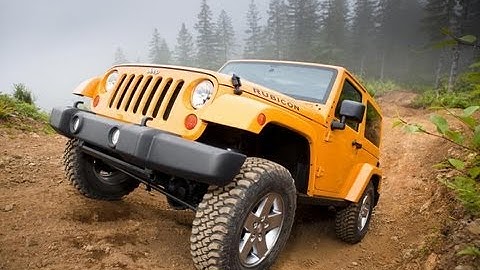 2012 Jeep Wrangler 3.6 pentastar black Bekas Dijual di Jakarta Timur