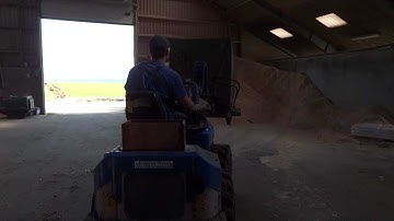 A7.Loading sawdust