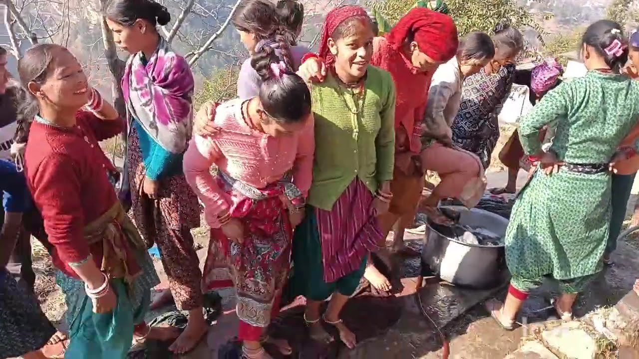 आज धोए हमने पूजा के सारे बर्तन सब ने मिल जुलकर काम किया 😘😘