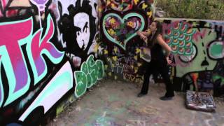 Dubstep + The Melbourne Shuffle | Walls of Paint