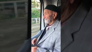 Muzigi Duyunca Kendinden Geçen Güzel Yurekli Amca
