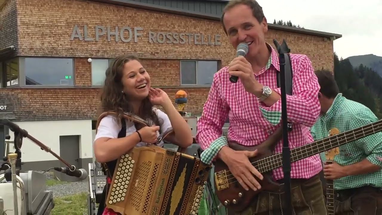 Alpenstarkstrom und Sarina Natter auf der Rossstelle in Mellau, September 2016