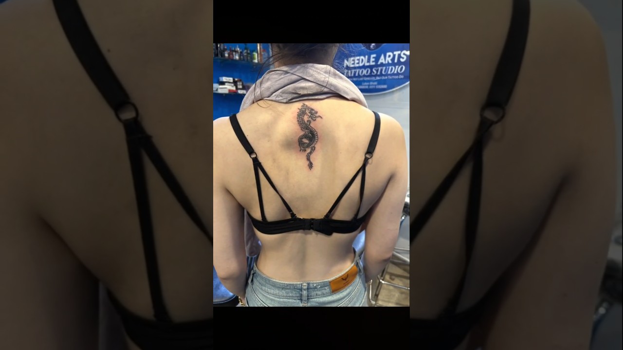 Dragon tattoo on back #tattoo #tattooartist #dragontattoo #girlstattoo #tattooideas #backtattoo #art