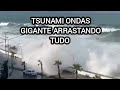 TSUNAMI ONDAS GIGANTES ARRASTANDO TUDO DEIXANDO UM RASTRO DE DESTRUIÇÃO.