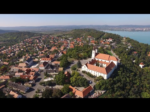 SZENTMISE A TIHANYI BENCÉS APÁTSÁGBÓL 10 ÓRÁTÓL