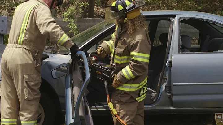 RESCUE TOOLS: Tearing Off Car Door Using Power Haw...