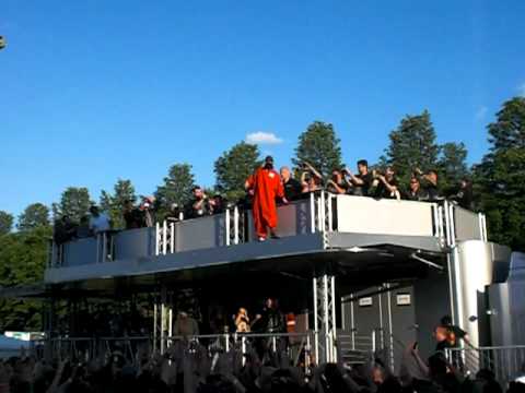 Sonisphere 2011 // Slipknot - Sid Wilson crowdsurfing poté, co skočil z kamionu