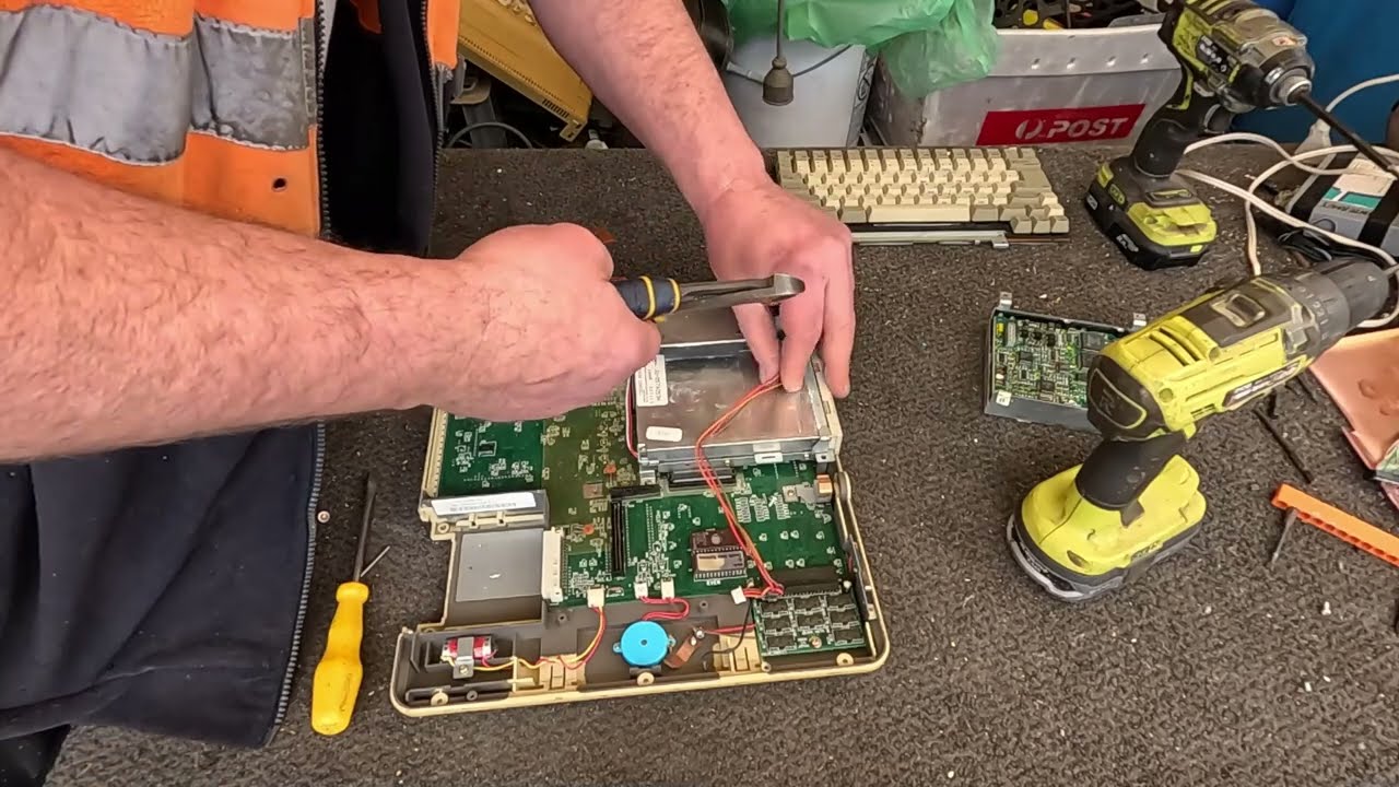 Scrapping a Zenith Supersport 286e Laptop - YouTube