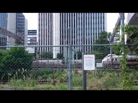 品川駅を出発した上野東京ライン常磐線特急ひたちがJR東日本札の辻現業事務所前を通過