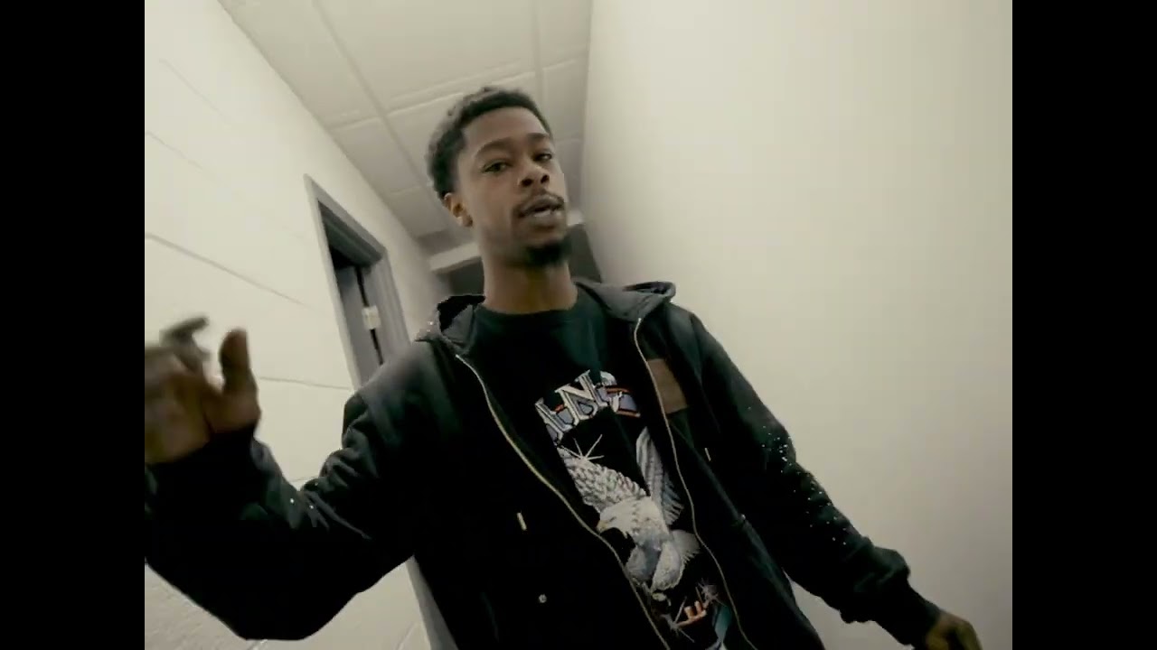 Guarda Vonn Stacks “Got A Gun” (Official Music Video) Shot By @OfficialWetlifeproductions su YouTube Guarda Vonn Stacks “Got A Gun” (Official Music Video) Shot By @OfficialWetlifeproductions su YouTube