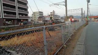 肥後大津駅を発車する、熊本行きの815系普通列車